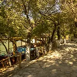 Riverside 3*