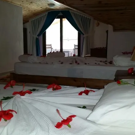 فندق Riverside 3*