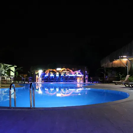 מלון Riverside 3*