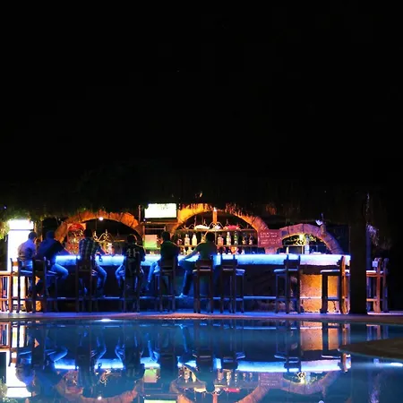 فندق Riverside 3*