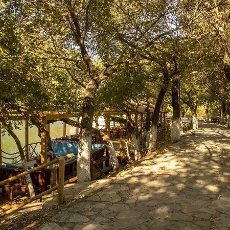 Riverside 3*