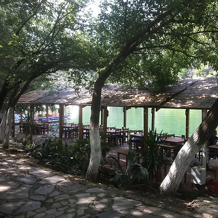 Riverside Hotel
