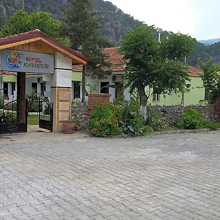 Riverside Hotel