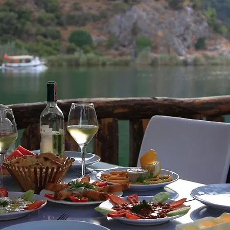 Riverside Hotel 3*