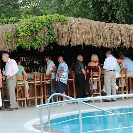 فندق Riverside 3*